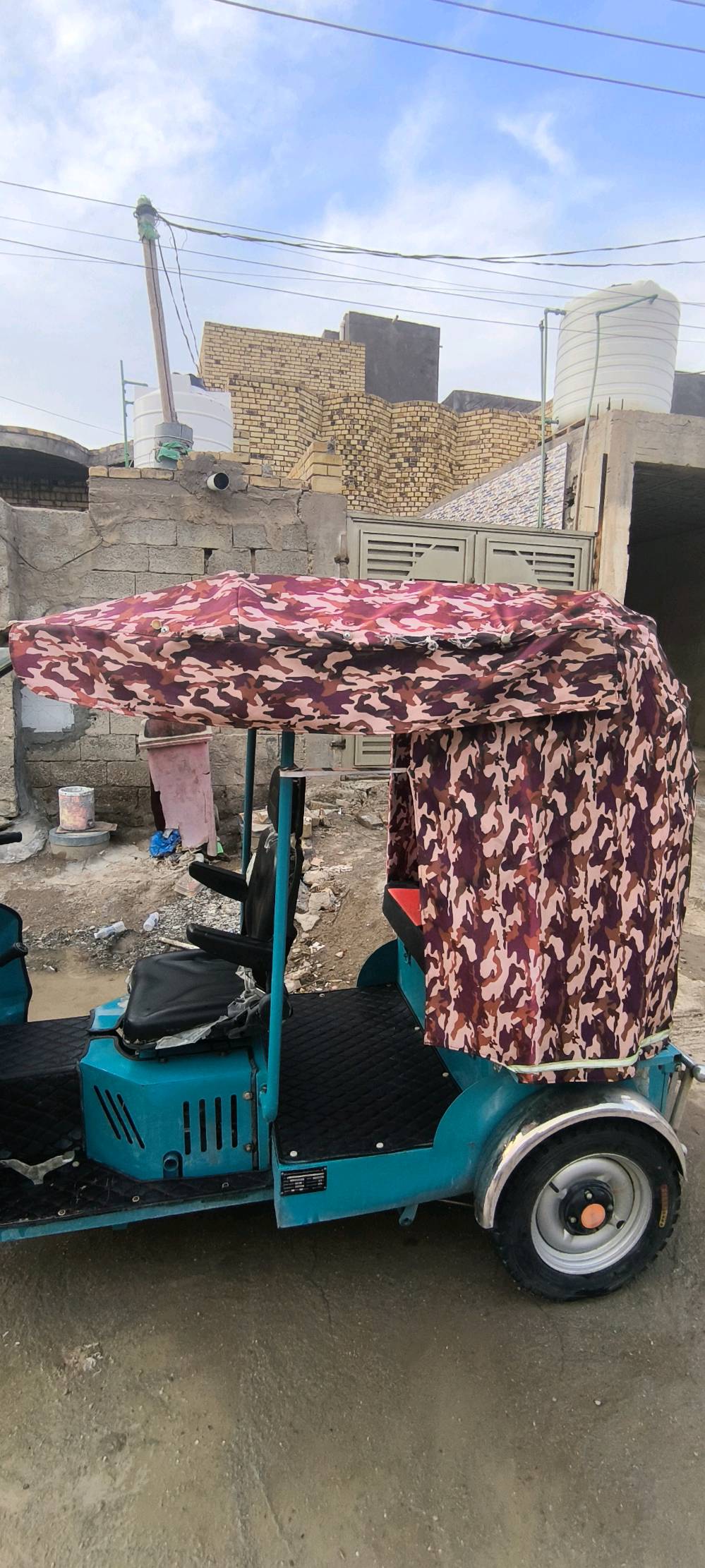 السلام عليكم تكتك بانزين اوراق مشروع وطني وقرصها واصل للمرور للبيع غراضها ستوته 5 گير سرعه 120 موديل 2023 اشتريتها من شركه جديده زيرو غير مستخدمه لكن لغرض الرغبه قررت ابيعها نظيفه جديده اشتريتها ب3مليون و100 ورايدها ب2 و800 استخدامي بس شهر لدراجه وشكلها كما موضح بالصور .
مكانها ذي قار قضاء الغراف