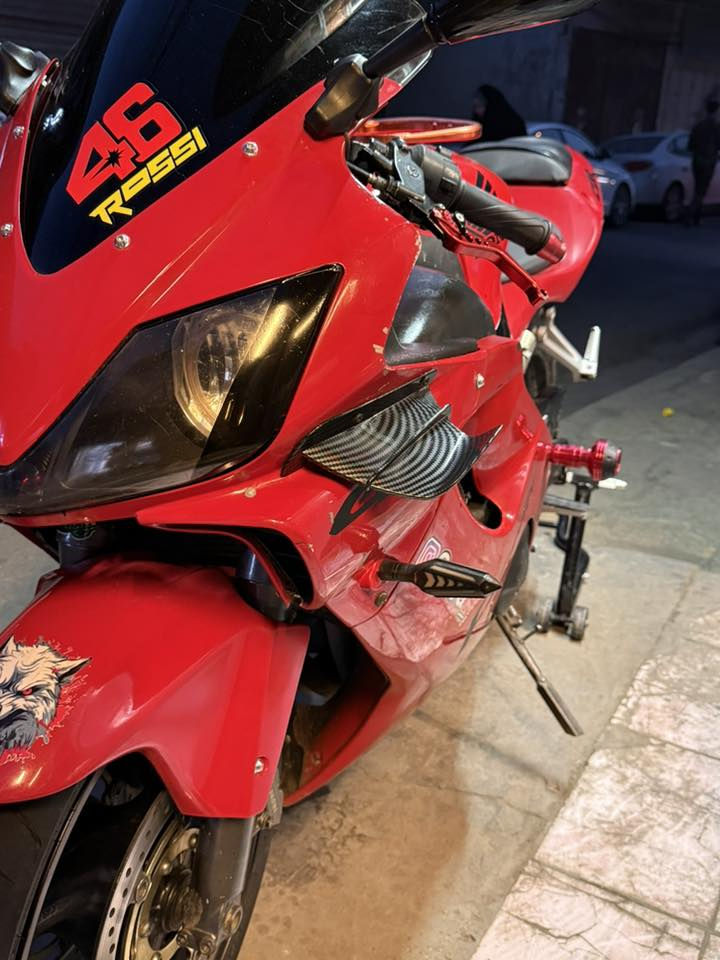 سلام عليكم
افوراي 600 2004 
كفاله عامه من كلشي مكينه وكير وضفيره وعقل وكفر 
دراجه نضيفه وجديده مابيها أي نقص
بيها منضومه مال زنون اصليه
اجنحه كاربون
اشاير بلمري وبلكفر
يدات بريك 
صالنصه يوشمارا وبعد بيها غراض 
بيها ملاحظات كلش كلش بسيطه
مكاني بغداد كاظميه ***********
