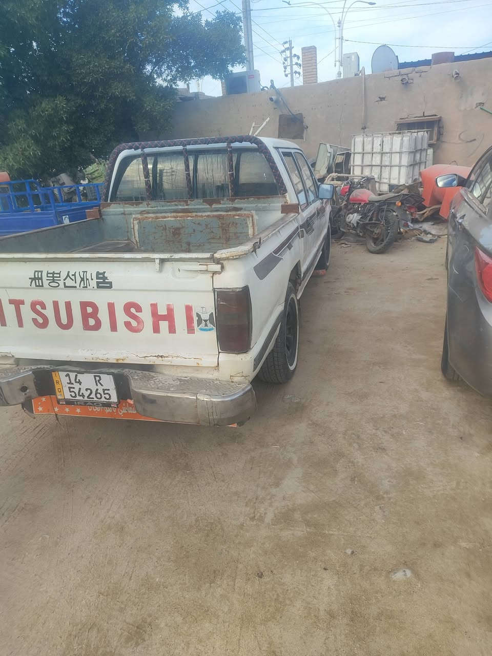 مستوبيشي موديل 90 سنويه لل26 رقم انكليزي مكينه وكير ونجي قبل يومين شادهن السعر 43 بيها مجال بسيط الاتصال على الرقم ***********
