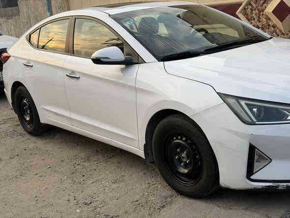 السلام عليكم
النترا ٢٠١٩ خليجي 
مواصفات الخليجي معروف
محرك ٢٠٠ كفاله الكير كذلك كفاله
بيه معجون باب السايقً جوه اليده فقط
بيه بارد عً كد أربع أصابع بالجاملغ خلفيً
السيارة كاملهً مكمله
السعر ١٦٥ 
***********
