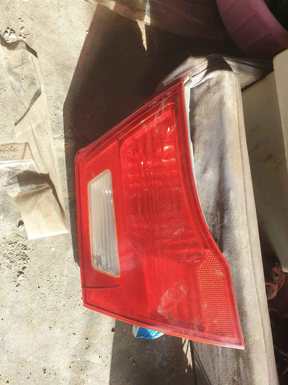 بك لايت اوبتيما 9/10 خليجي نظيفات بس واحد بيه كسر  السعر 125
***********مكاني الغراف
