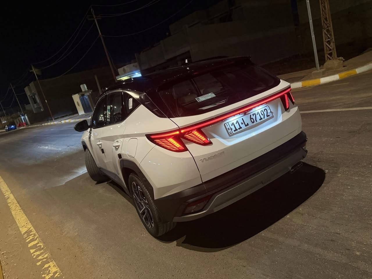 السلام عليكم
هونداي توسان   2025 خليجي ( تو كلر )
ماشيه 42 الف فقط جديده بمعنى الكلمه 
مرقم بغداد كامل بسمي 
تحويل ثاني يوم 
سياره بيها تكحيل بصندوك اصبعين موضح بصور 
  اليكم التفاصيل الآتية فول موصفات 
بحالة : زيرووو بعده 
 حجم المحرك 2.0L 
 مرتبط بناقل حركة أوتو 6 نمر 
 مفتاح التشغيل بصمتين 
سياره تو كلر ارغب شي 📍✅
شاشه دجتل متصله 
 تشغيل عن بعد 
جنطه كهربائي 
سايد بريك بصمه 
 اريل نفكيتر 
حساسات أمامية 
حساسات خلفية
لايت زينون + LED 
 كشافات 
 بك لايت LED 
 دخول بصمة ذكي 
 حجم الاطار 235/55R18 
 ويل كب 20
 4 دسك
 حساسات ضغط الاطارات 
 اشارة في المرايا الجانبية 
 المرايا قابلة للطي كهرباء 
 ماسحة خلفية 
عدد AIR BAG 2
 هاند بريك بصمة 
 ا ABS 
 دشبول شاشة ديجيتال 
 شاشة Apple Car play 
 كاميرا دوارة 
 مقود جلد حياكة 
 مثبت السرعة Cruise 
 المودات والاوامر الصوتية 
 ا Bluetooth / USB 
شاحن هاتف Wireless 
مخرج منفذ الطاقة 
فحص نظام السيارة 
تتسع المقصورة ل 5 ركاب 
حركة المقاعد الأمامية كهرباء 
تجاوي 5 متحركة 
 نظام الايزو فكس ISOFIX
 قطعتين تبريد  
 أوضاع القيادة Drive Mode 
 ا ECO / NORMAL / SPORT 
 أوتو هولد Auto Hold 
 نظام مانع الانزلاق 
 نظام نزول المنحدرات 
حاملات الأكواب عدد 8
 بردات أبواب خلفية 
 بردة خلفية 
 تطعيم الدواخل ألمنيوم 
السعر 231 مجال حك جيه 
رقمي
 ***********
***********
مكاني واسط الصويرة
