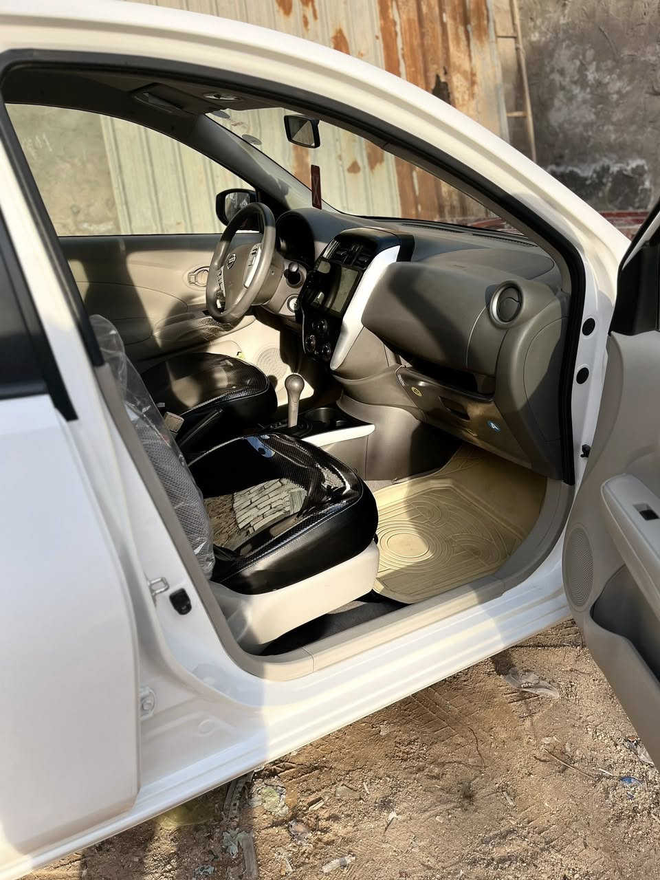 نيسان صني موديل ٢٤
كفاله عامه فقط رصعه بجمطه ماشيه ٢٣
سياره شوفت عينك مكانه كربلاء طوريريج 
السعر ١٢٢
رقم أربيل وكاله او تحويل باسم شركه 

***********
