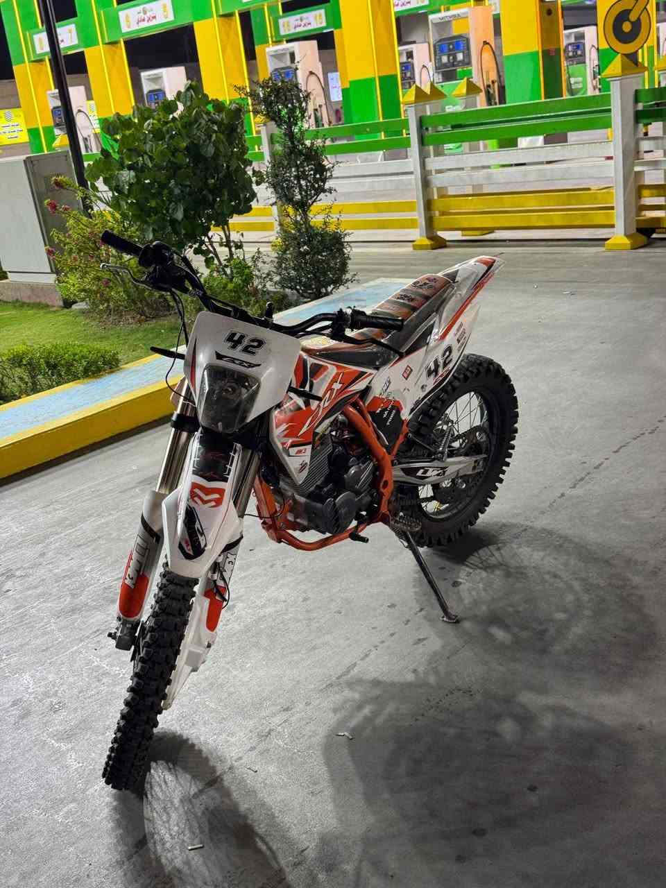 CRX 300CC
الدراجه خير من الله نضيفه وحلوه تريد بس جناي 
مكفوله كير ومحرك تجي تفحص وتروح السعر 1600 و العنده مراوس يطبلي خاص مكاني بغداد بغداد الجديده ***********
