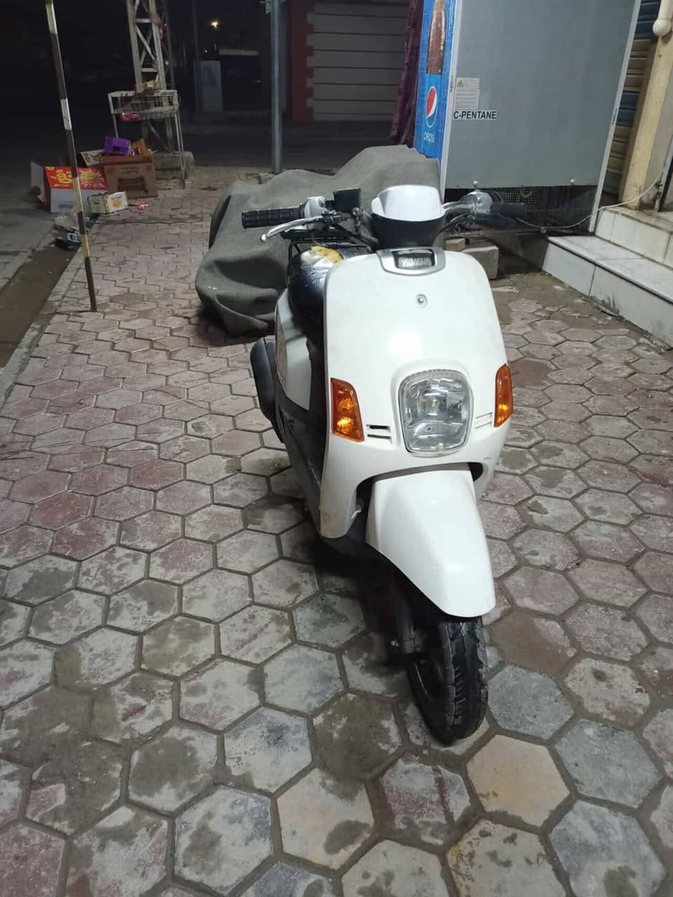 سلام عليكم بوليس للبيع مستعجل 400 وبيهه مفتوحه مره ***********
