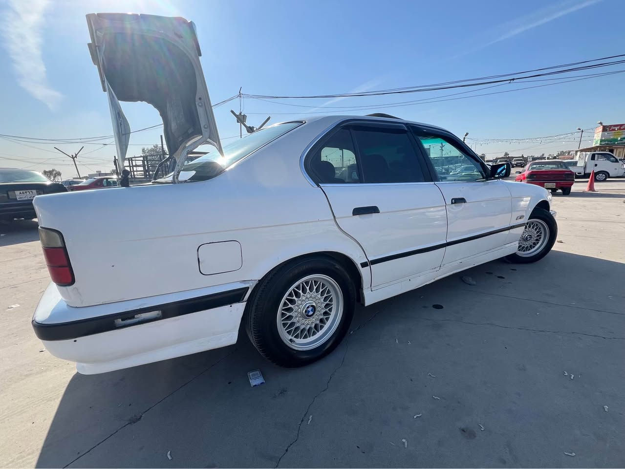 بي ايم موديل ١٩٩٠مه كينه ٥٢٠كيرعادي 
جارجام كاره با سلايت ته بريد 
كيرمه كينه اكسل به شه رت 
ته بريد به شه رت 
لايت القه و زينون 
جوارتايه و ويل حه سيرنوي 
توندوتوله سه يا ره كه كاره بايه تي هه مووي ايش ده كات 
حام بوياغه بوجواني يه ك قه باغ جاملغي هه تي 
له اوروباكورايه هي دواوه بيش كه بس بشتي كه بسه 
ته حويل به شه رت سه نه وي به سه رجوه 
١٠٠هه زارغرامه دواي محامه له بوت ده كيرمه وه 
بوزانياري زياتر له هه وليرم *********** أربيل, العراق
