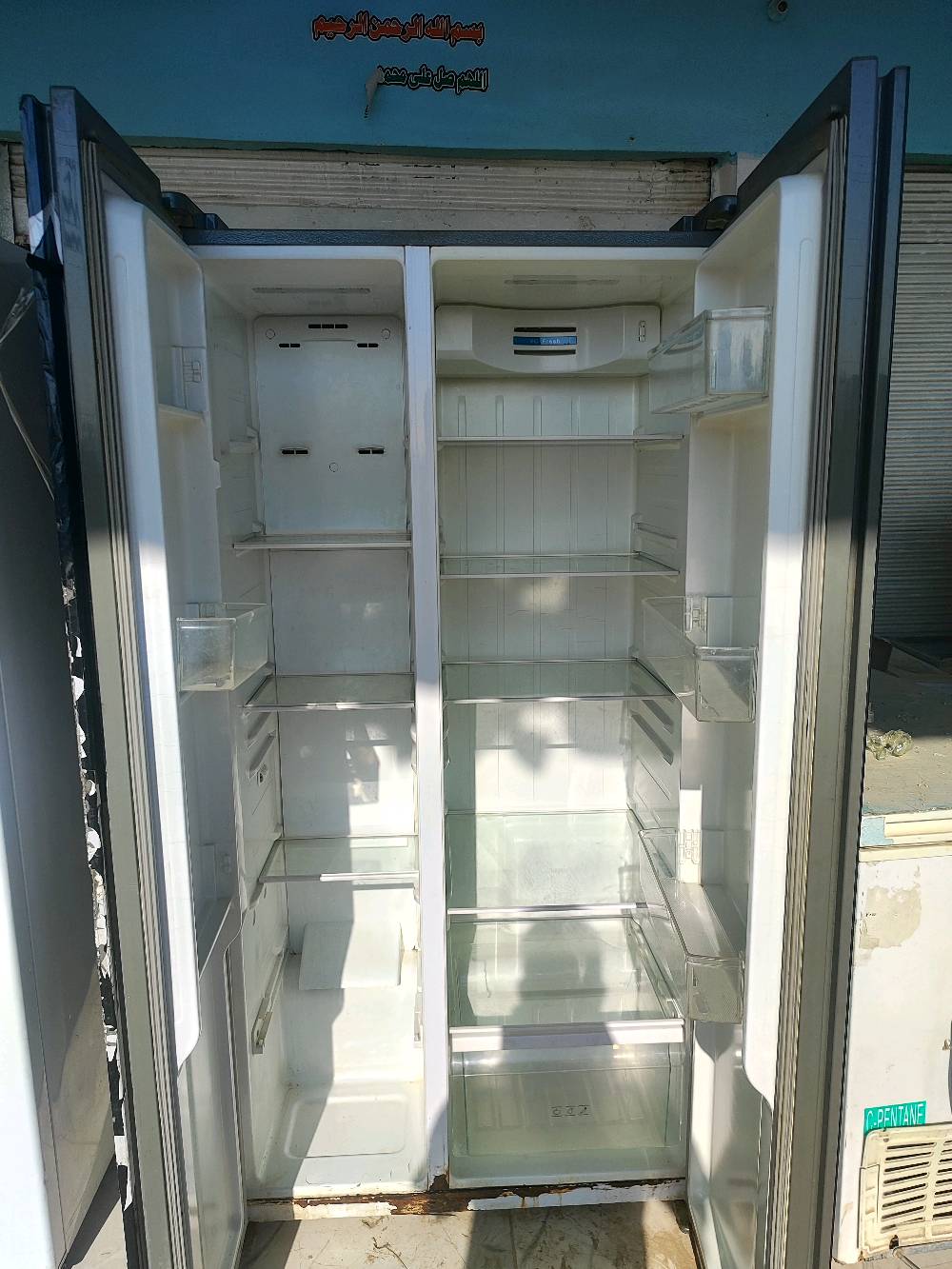 ثلاجه بابين شغال سعر ٢١٥ وبي مجال نينوى ناحية برطله طريق خزنه 