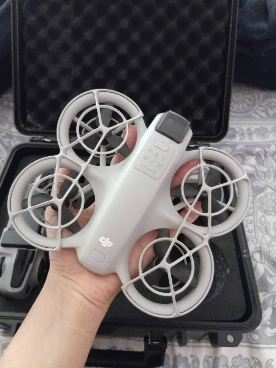 dji neo
درون dji neo نسخة الكومبو
3بطاريات
3عدسات
درون فول نظافه 
للستفسار:***********
