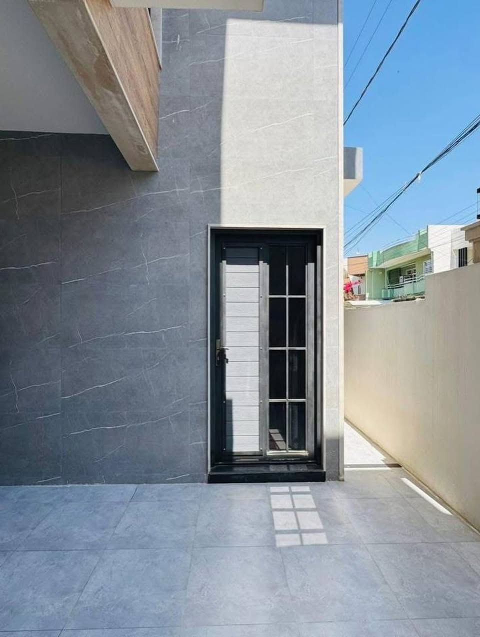 🏡 دار للبيع – فرصة مميزة في حي الصديق الأولى 🏡

📍 الموقع: الموصل – حي الصديق الأولى قرب سايدين طب الأسنان

📢 لمعرفة السعر وجميع العروض العقارية انضم إلى قناة التلكرام:
🔗 https://t.me/+CvAR_-mqjcM2N2M6

📐 المساحة: 100 م²
📏 الواجهة: 9 متر
☀️ الاتجاه: شروق ابتدائي

🏠 مواصفات الدار:

🔹 الطابق الأول:
🚗 كراج
🛋️ هول
🪑 استقبال
🛏️ غرفة نوم
🍽️ مطبخ
🚿 صحيات
🌿 منور

🔹 الطابق الثاني:
🛏️ 3 غرف نوم
🚿 صحيات
🌤️ سطح

⭐ ملاحظة: الدار تُباع مع جميع الكونترات.

📞 للاستفسار:
***********
***********

📍 مكتب السنبلة للاستثمار العقاري
الموصل – سايدين حي البعث مقابل حلويات الذهبي
#عقارات_الموصل_للبيع 
#بيع_و_شراء_عقارات_عقار 
#ارض_للبيع 
#حي_الصديق_قبل_مرطبات_البحرين 
#عقارات_الموصل
