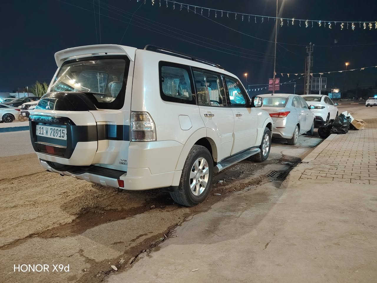 السلام عليكم 
باجيرو ٢٠١٥ حبتور رقم انكليزي بأسمي
كير مكينه تبريد السياره ماشاء الله حلوه ونظيفه
بيهه جاملغ امامي ايمن صبغ فقط
بغداد الدوره *********** السعر ١٧٥
