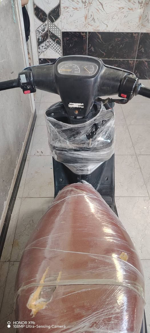 السلام عليكم دراجه منقولي لبيع دراجه نضيفه مثل ما بصور دراجه سلبف هندر اشاير بكلايت كلشي شقال العلوان بصره حيانيه رقم الهاتف ***********

