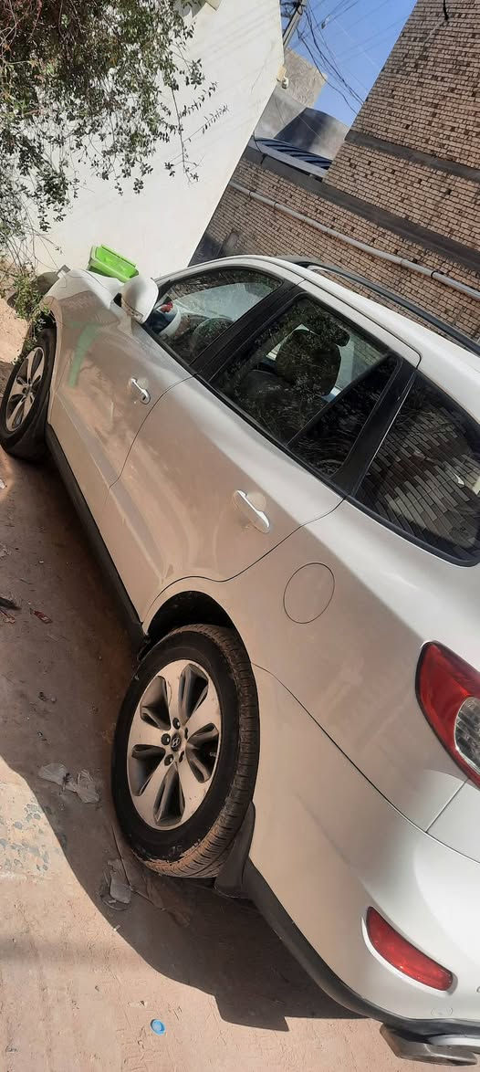 السلام عليكم سنتافيا موديل ٢٠١٢ (٦ستندر)بأسمي بصره رقم انكليزي شاشه مرايات شفط للإستفسار *********** السعر ١٦٠وبيهه مجال
