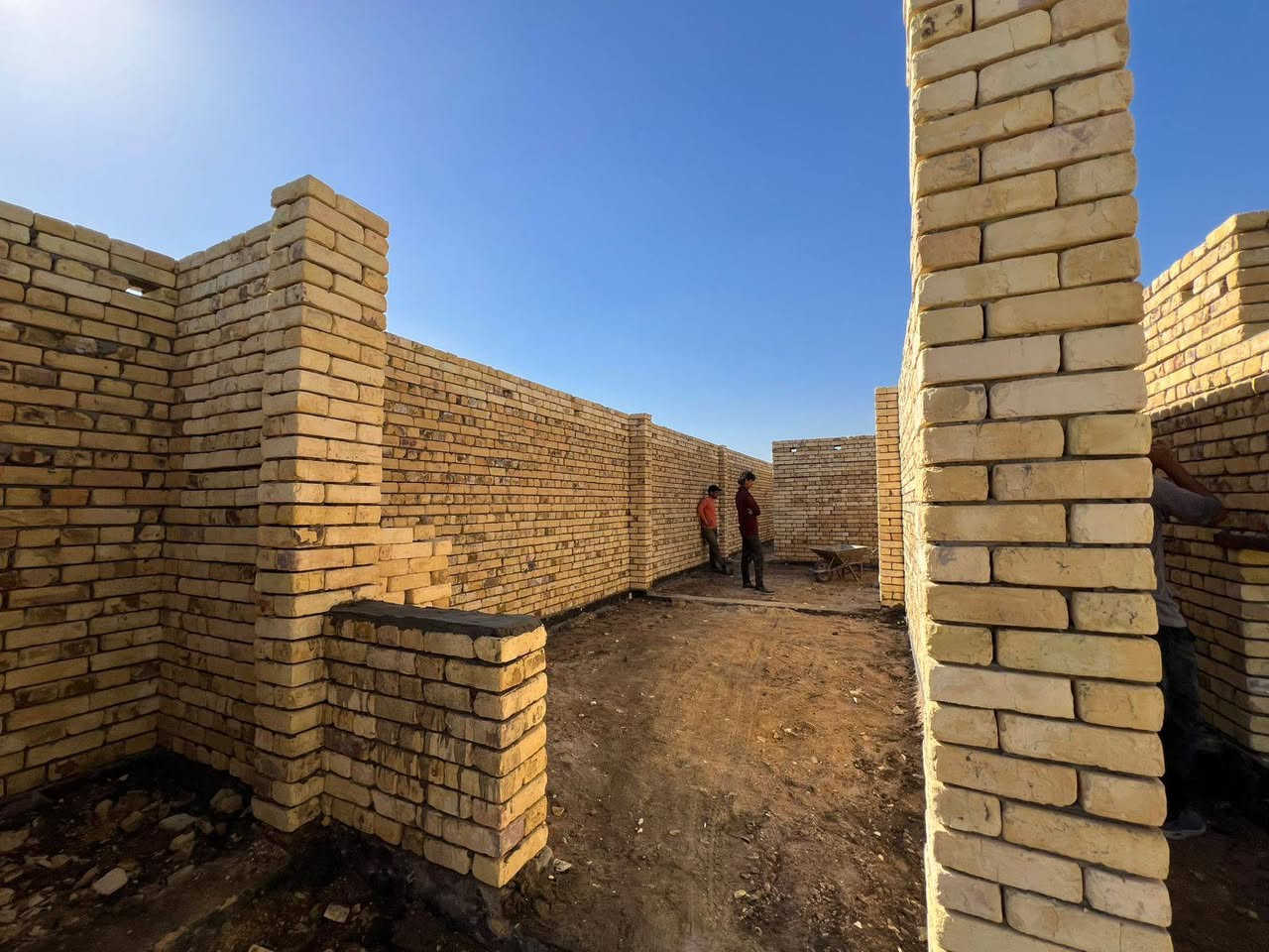 اكمال بيت الئ مرحله الرباط في منطقه الفردوس طابوك انجكتر 
شغل درجه اوله سرعه ونظافه بل عمل الاستفسار 
***********.  ابو سند الخلفه
