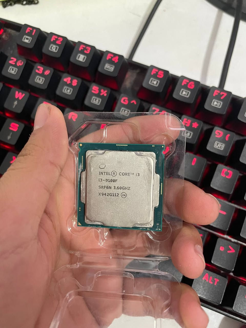 بسبب الوعود الكاذبه (اعادة نشر)
معالج i3 9100f
مستعمل نضيف 
اي مشكله واذا مو شغال يرجع ويه المندوب 
سعر:-35
والتوصيل مجاني 
تواصل:-***********
