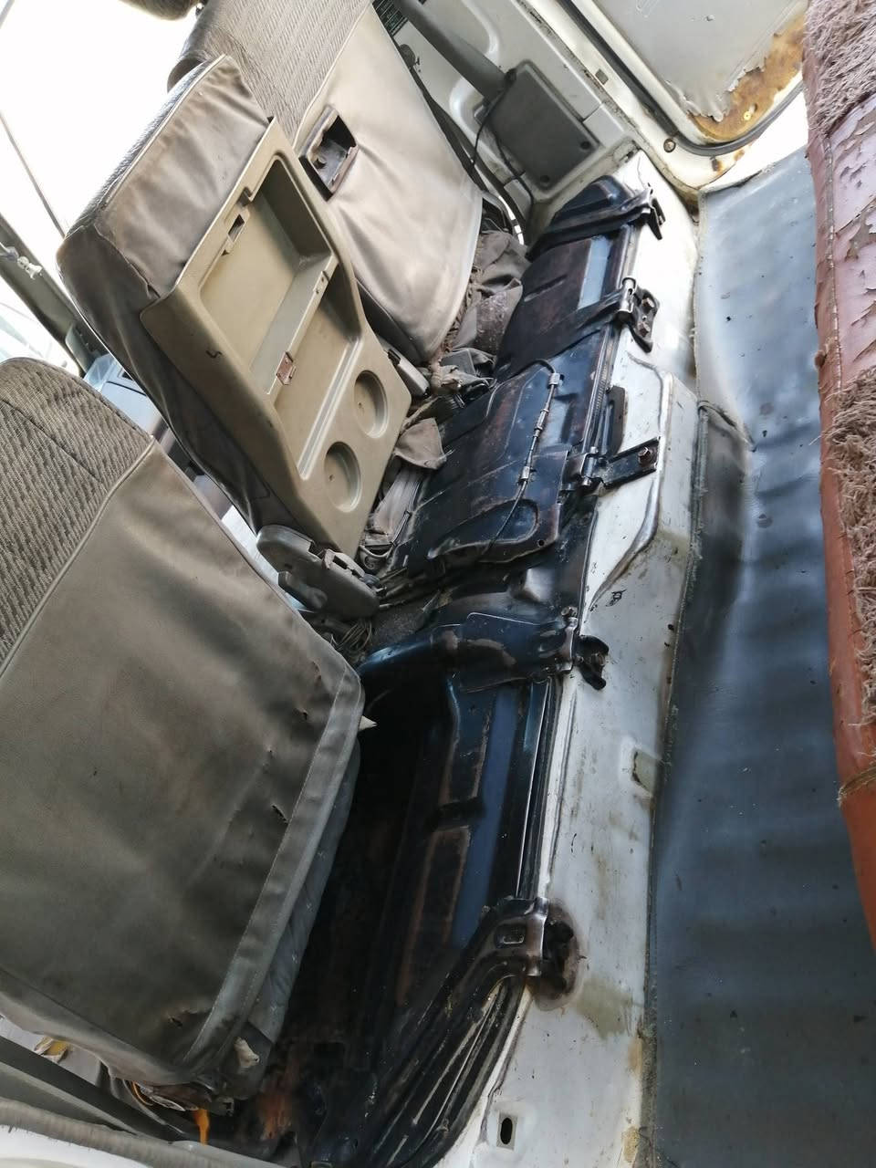 سلام عليكم من رخصه مدير الكروب كيه حمل دبل قماره موديل ٩٦ رقم بغداد مشروع وطني سياره بلادي بسمي تحويل ثاني يوم سعر ٥٧ورقه رقمي *********** مكان بغداد الشعب سياره ابلادي نقوصات سمكره بصيطه  تجي اشوف ابعينك
