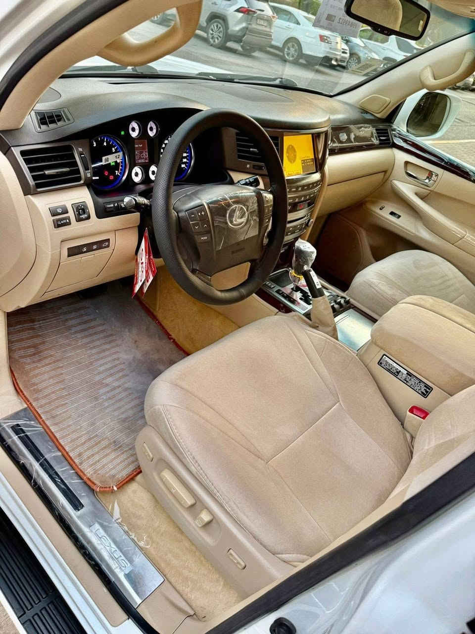 لكزز للبيع او المراوس
 مديل 11 رقم اربيل بأسمي جديده كلش السياره لا محدثه ولا شي كلشي ع بلاد الشركه فول مواصفات ماشيه ١٣٣ حقيقي 
سعر 358 وبيها مجال 
***********
***********
مكان الديوانيه
