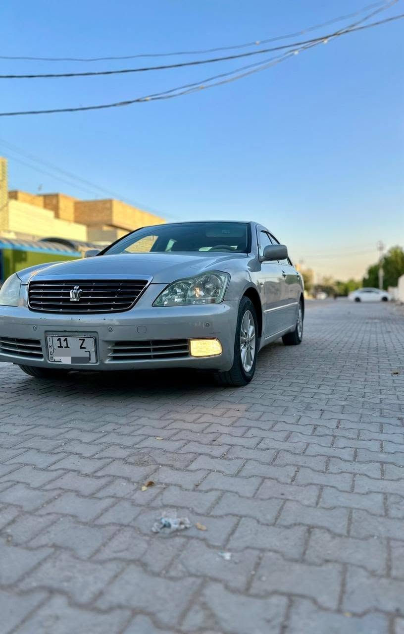 السلام عليكم ورحمه الله وبركاته 
تويوتا كراون شاهينة 2004 لون بحري 
تسجيل جديد قرار 48  رقم انگليزي بغداد  باسمي سنوية ل 2030
دكمتين شاصي 182 مكينة 6 سلندر 
دواخل بيجي 
كشنات مخمل وامامية كهرباء 
استيرن كهربائي خزن + تحكم ستيرن + مثبت سرعة
السيارة بصمة تشغيل واربع ابواب وجنطة والجام يصعد وينزل بالبصمة
مري شفط + هيتر + ترحيب 
كاميرا خلفية + شاشة لمس وخزن اقراص
حساسات امامي خلفي
تبريد امامي وخلفي 
دشبول وتحوير امارات
حداية جيدة
بيه نقص تبريد عاطل وشغلات بسيطة من تجي تشوفه اكلك بيه
مكفولة عدا القمارة وشوية صبغ بالجاملغ الامامي مقدار شبر
واتساب او للاتصال 
***********
