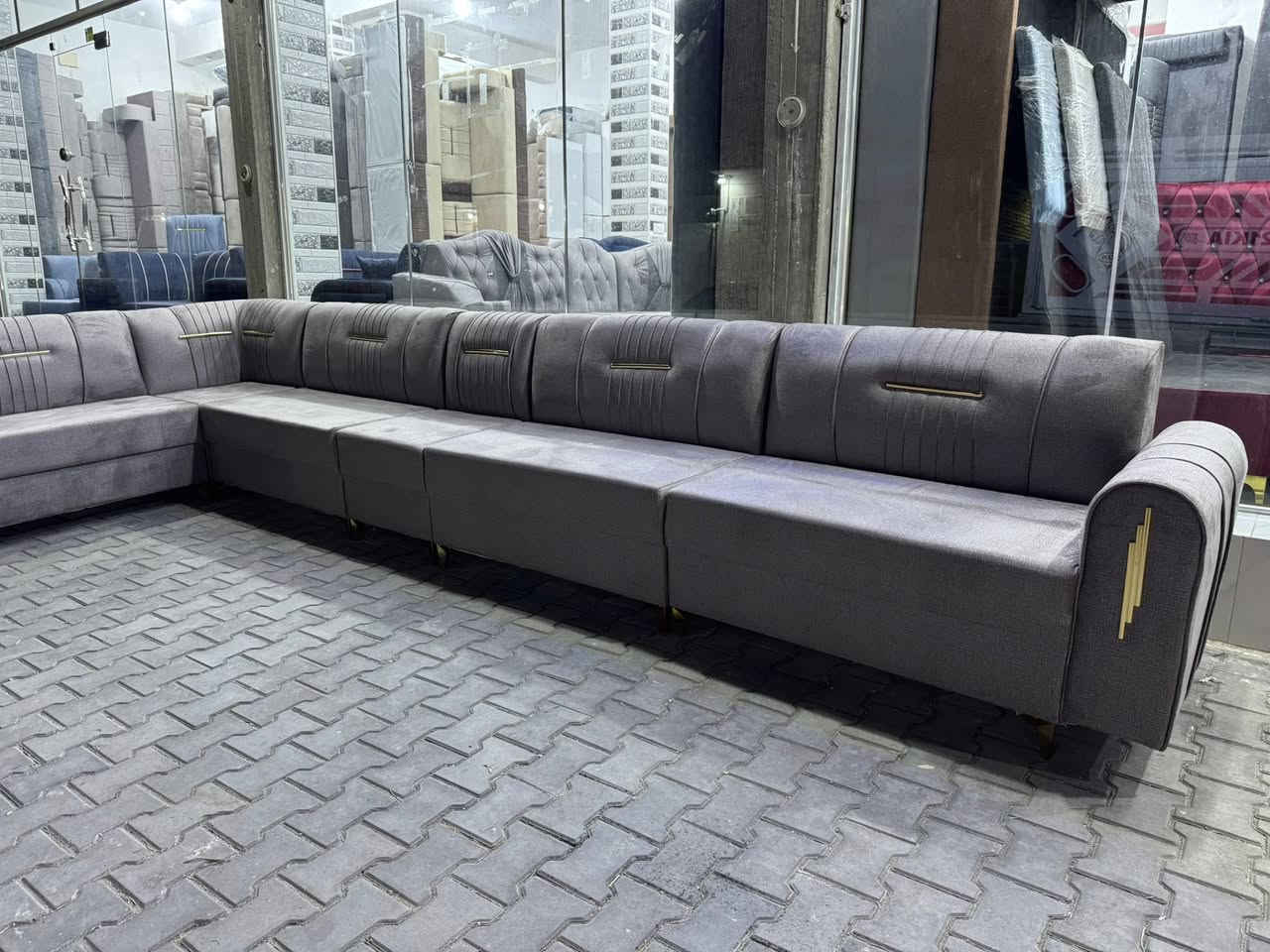 يالله اللهم صلي ع محمد وال محمد 
ديوان مقعد بلوك اسود  اسفنج ١٠ مميز اول سعره ٤٧٥ 
٦قطع ٧ متر 
متوفر اكثر من موديل متوفر ايضا للمساحه الكبيره يوجد٢٠نفر
العنوان كوت زين القوس شارع مله قرب فرن رحمه 
للستفسار ع رقم *********** واتساب اتصال
