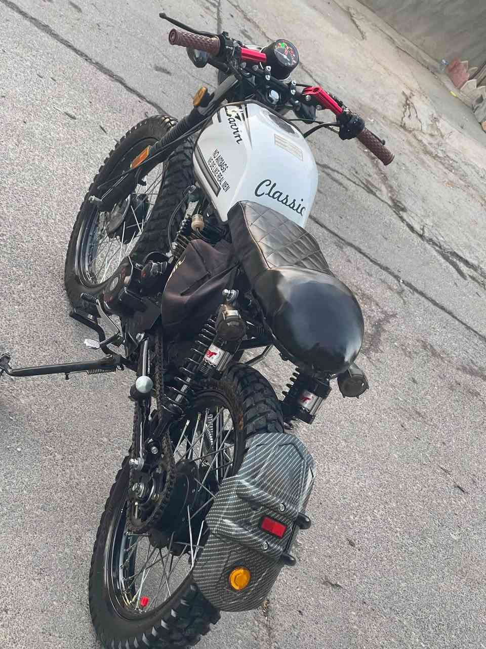 بسم الله الرحمن الرحيم 

Cafe Racer 200cc

کافی ڕایسەر کامل دەسکاری هەموو گیانی  بە شەرت
مەکینەی وەک سەعاتە تا بڵێی بەقوەتە و لێخوڕینی تا بڵێی خۆشە  هەردوو  تایەی تازەیە کارەبایی کامل لەسەرە دەبڵی دوای غازە ئیستۆپ پێشو دوا مەزبوتە تەنکی لۆکە  پارەیەکی زۆری تیا خەرج کراوە  ویلەکانی بەکرە گەورەیە تا بڵێی کەشخەو جوانە  
سعری ٤٧٠ هەزار و مەجالێکی کەم

***********
***********

دەستخۆش ئەدمینی بەڕێز
