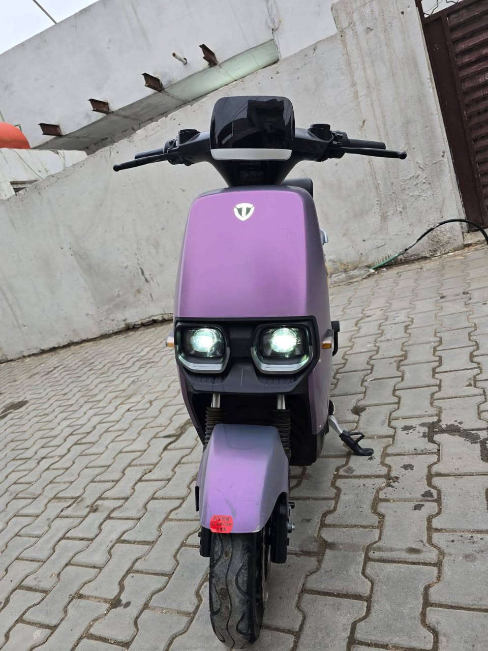 السلام عليكم للبيع دراجه شحن ريان ام عيون نضيفه مابيها نقص مواصفاتها 3نمر 6 بطاريات نضيفات قبل 3اشهر مبدلات لايت زنون عالي ناصي هورن اشاير يمنه يسره سرعه 51 دراجه نضيفه وكل نقص مابيها سعر 575 وبيها مجال مكاني بغداد جديده ***********
