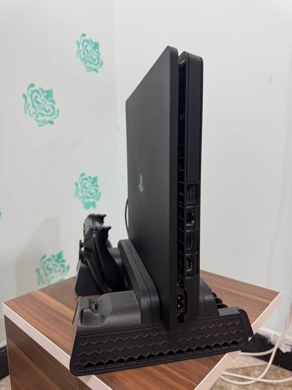 للبيع  ps4 slim سعة تخزين 500GB مع كامل الملحقات الاصلية جهاز نظيف ما مفتوح مع ستاند تبريد و شاحن جويستك 

للبيع xbox series s سعة تخزين 512GB مع كامل المحلقات الاصلية جهاز مستخدم فقط 5 مرات مضموم مع ستاند تبريد و بطارية جويستك الرسمية من XBOX 

أخوان قطعتين نظيفات شكد ما تتصورون محافظ عليهن كلش هواي الي يحب يستفسر عن السعر او اي تفاصيل ثانية موجود خاص و موجود واتساب اتصال ***********
