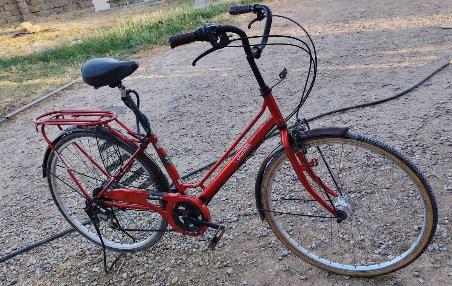 بايسكل للبيع
حجم🚲 بايسكل Charlotte 
النوع: بايسكل هايبرد/مدينة - مريح للاستخدام اليومي
الماركة: Charlotte 
اللون: أحمر 
الحالة: نظيف جداً، مابي شغل، جاهز للركوب
المواصفات: حامل خلفي حديد قوي + حماية جنزير كاملة + بوري + رفاريف
الإطار: مقاس 26 - تايرات بحالة جيدة
مكينه تبديل خلفي شيمانو
***********
