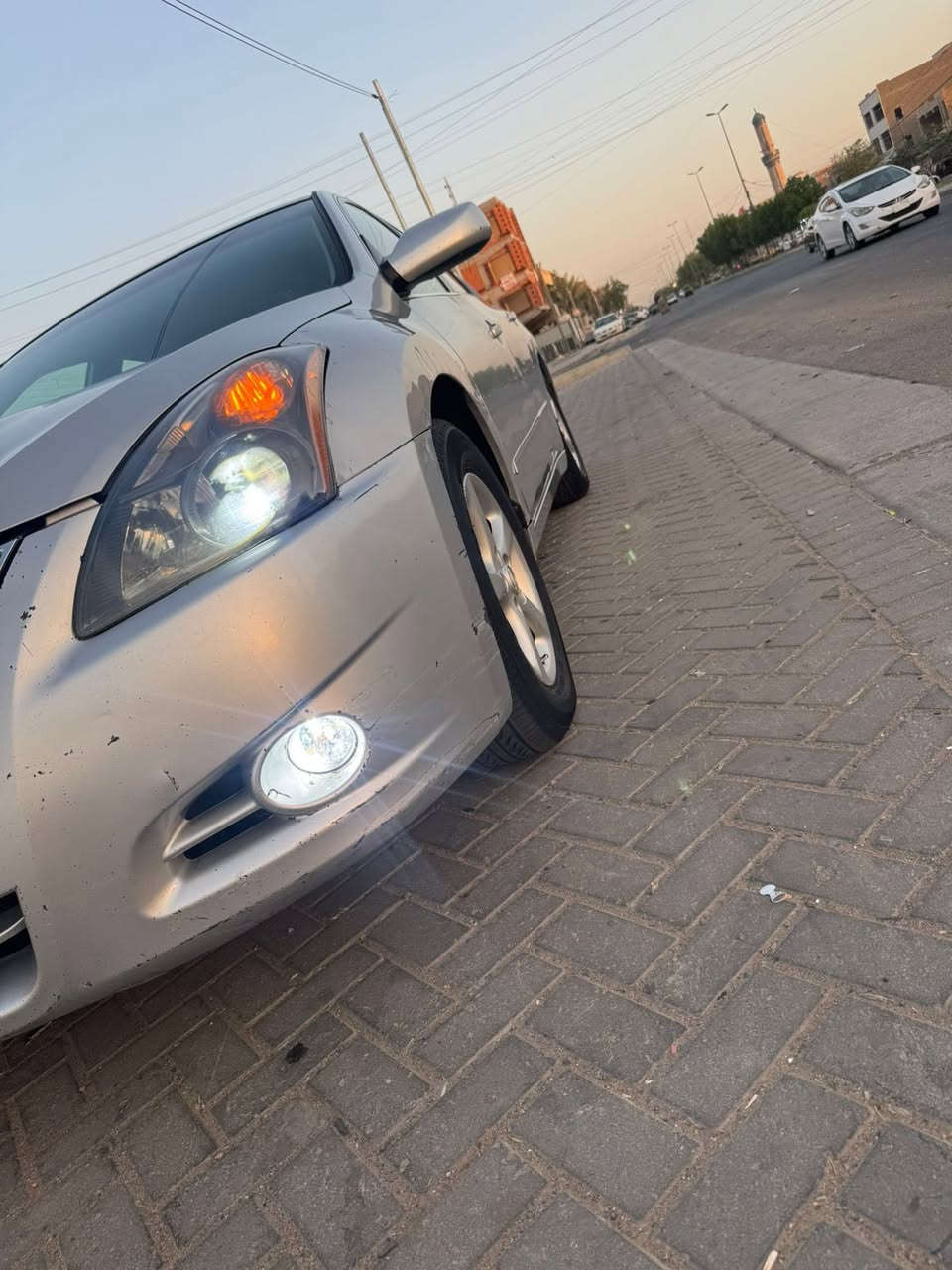 السلام عليكم ورحمه الله وبركاته 
اعلان بيع 
اكو ارخص؟؟ اي نعم اكو وبالعافيه عليك وعالبايع 
متعجبك صلي عالنبي وعوفها احنه اخوان والحديده تروح وتجي 
للبيع نيسان التيما فئه Sموديل 2012 
رقم كربلاء مشروع وطني 
محرك السياره اربعه سلندر حجم 2500cc 
اللون رصاصي 
ماشيه 153 الف كيلو 
هذا العداد هيج يكول 
المكينه بحاله جدا ممتازه ومبدله بهاي السنه من الالف للياء 
الكير بحاله جيدة جدا 
التايرات بحاله جيدا جدا والامامي مبدله بالعيد  زوج 
منظومه التبريد بحاله جيدة جدا
الداخل بحالة جيدة جدا كشن السايق بي شك من الجانب 
القطع المتضرره 
باب السايق مصلح ومصبوغ والباب الخلفي صبغ فقط بدون اي تصليح 
السياره شادلها شاشه اندرويد نوعيه ممتازه مع كاميرا فول HD 
منظومه لايتات كلها LED 
عدسات ناصي وبيها خط عالي 
والعالي ايضا LED والبروجكتر ايضا 
6 سماعات مع مضخم صوت خفيف صوته حلو 
كهربائيات السياره مابيها ولا جطل ولا تحوير 
السياره بيها نقوصات بسيطه نتفاهم عليها من تتصل  

مكان السياره بغداد / حي الجهاد 
السعر 94$ 💵 ورقه
للاتصال     ***********
