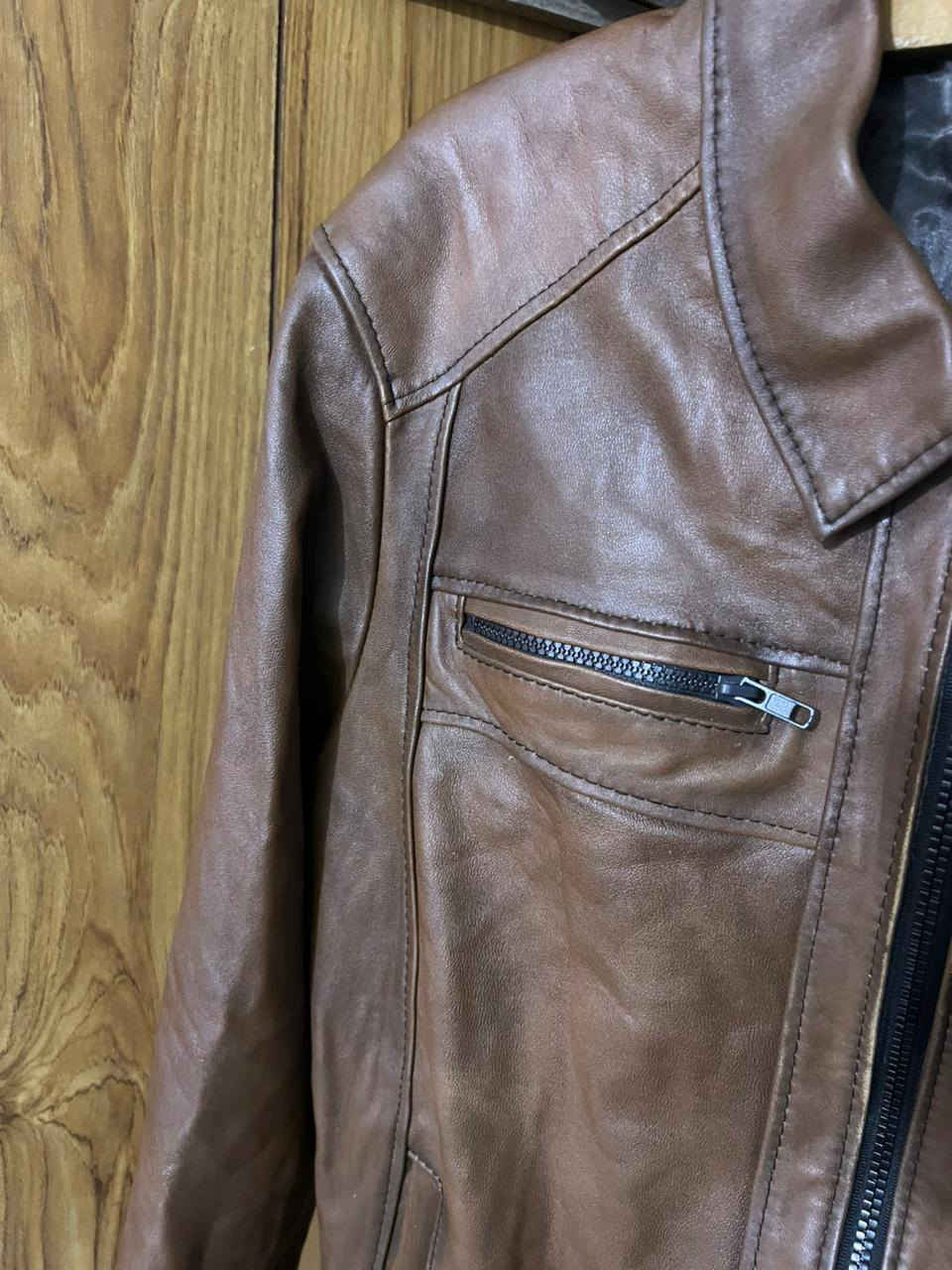 جاكيت جلد طبيعي رجالي
القياس: XL 
السعر: 30 الف مع التوصيل
تتوفر خدمة توصيل بغداد و جميع المحافظات
للحجز خاص او واتساب ***********V
