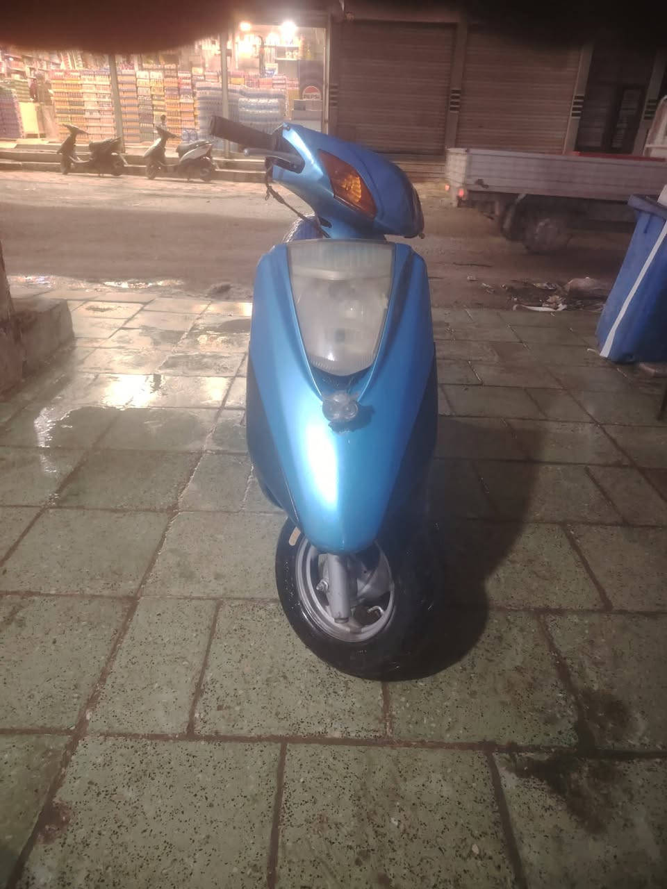 سلام عليكم بريز ما مفتوحه  مادري سلف يشتغل لو لا مالت اخوي هندر شغال سعرها 450 وبيها مجال حك الجيه مكاني مدينه الصدر ***********
