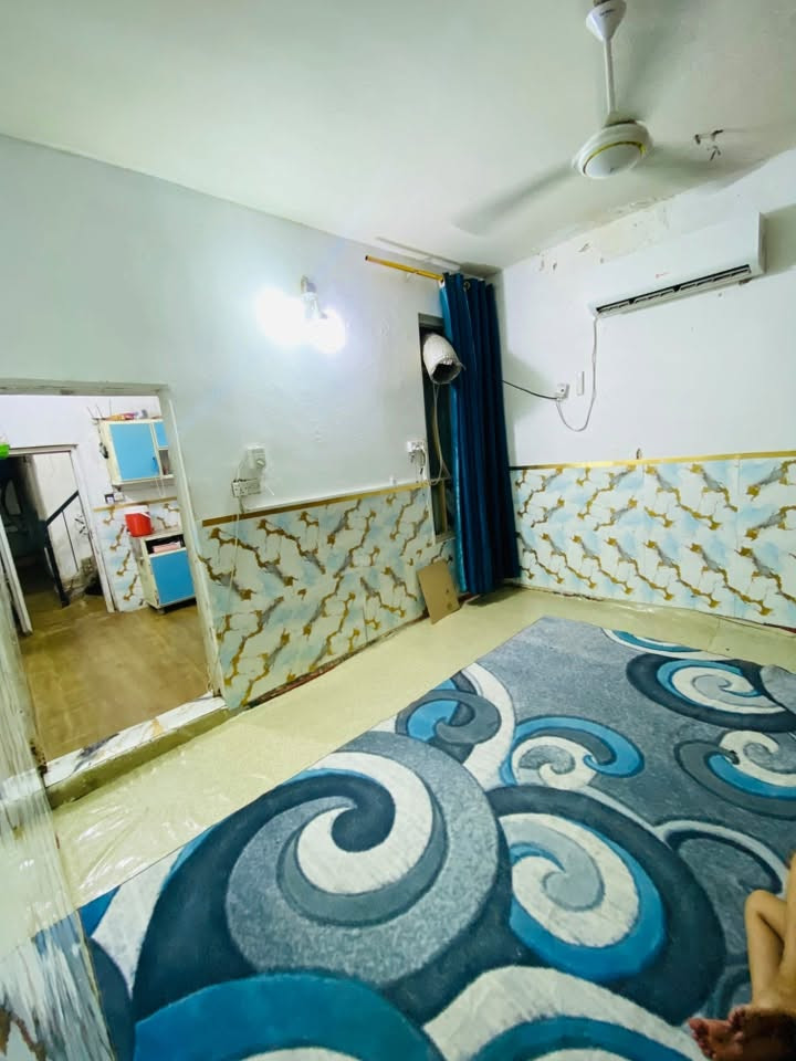 سلام عليكم للبيت للبيع الحسينيه نهايه خدمات مسقط مقابل شارع العام البيت مساحه ٦٦ واقع حال ٨٥ 
السعر ٤٥ وبي مجال 
الاستفسار على الرقم 
***********
