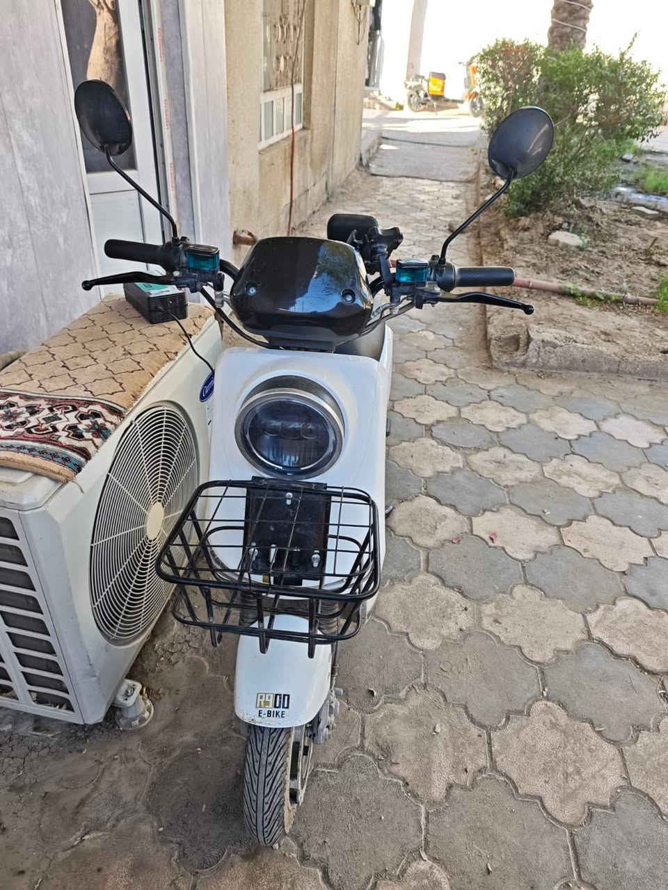 السلام عليكم دراجه ار R900 ريان استخدامها شهرين5 بطاريات سعر 550 ورقمي *********** كربلاء
