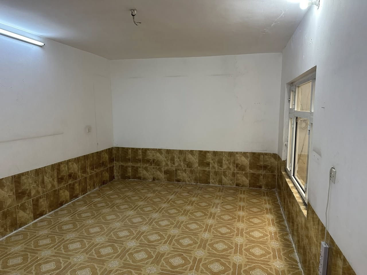 بيت معزول طابق الأرضي للايجار ب ٥ حساروك قرب شقق نةوروز
البيت ١٢٥م طابق الأرضي بي استقبال و مطبخ و صاله و ١ غرفه نوم
الايجار ٣٠٠ الف
0750 4654080
