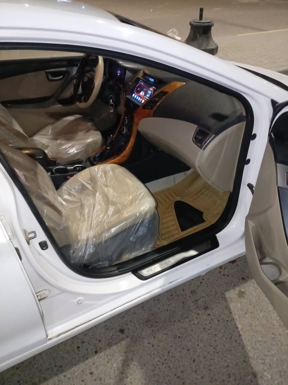 النتره 2016 خليجي فول مواصفات 1عل1 فتحه كامله السياره مكينه وكير كفاله 1800 حداديه تبريد كفاله السياره بيه صبق مكانات السعر 100 رقمه بصره مكانه بصره سنويه 28 رقم الهاتف ***********
