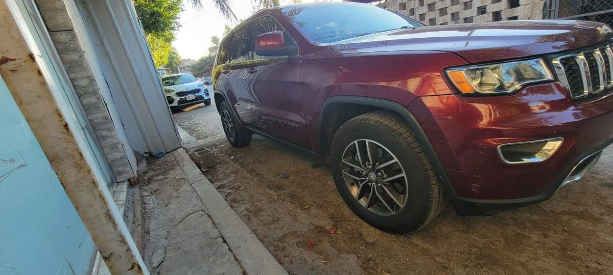 السلام عليكم
جيب (لاريدو )
موديل : 2021
المواصفات 
بصمه 
كشنات كهرباء 
شاشة 
كاميرا 
رادارات 
نقط عمياء
تحكم ستيرن جهتين 
كروز سرعة 
نظام سبورت 
نظام ايكو 
نظام اطفاء 
نظام توقف عند الاقتراب 
حساسات خلفية 
لايت زنون منظومه 
قطعتين تبريد
للأستفسار 
***********
***********
