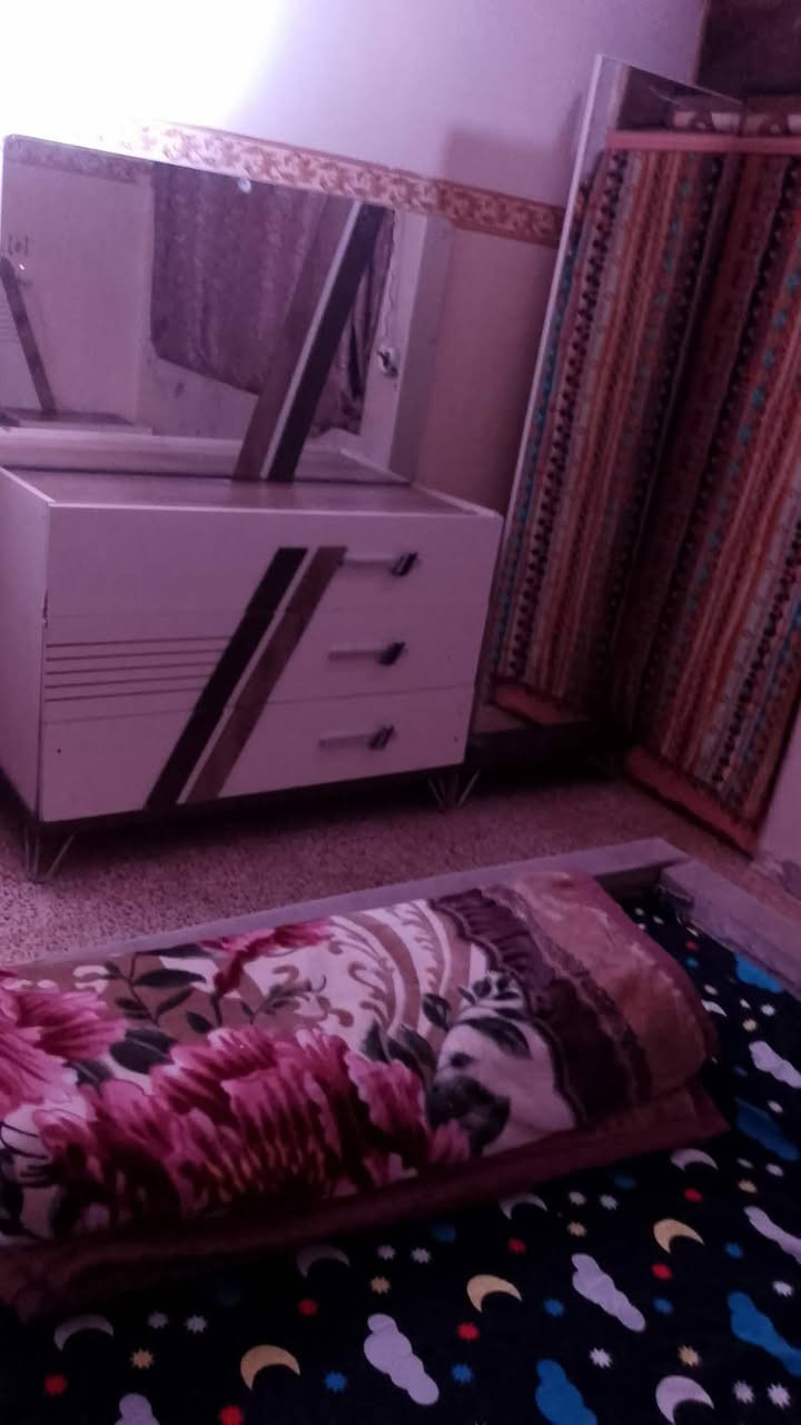 مجمده عل٢٧٥ وحده جدد ولا خلل ستخدم شهرين وغرفه، ٣٠٠ الف 0كاونتر. كبيره  ذهبي حيل حيل حيل نظيفه نظافه 95 بل 100 سعر ٦٥٠ بي مجال ٧٠ الف ديكور ميز وميز وكراسي مذكور اسعرهم.


**إذا كنت صاحب هذا الإعلان وتريد حذفه لأي سبب، رجاءا أرسل رسالة إلى الدعم الفني**