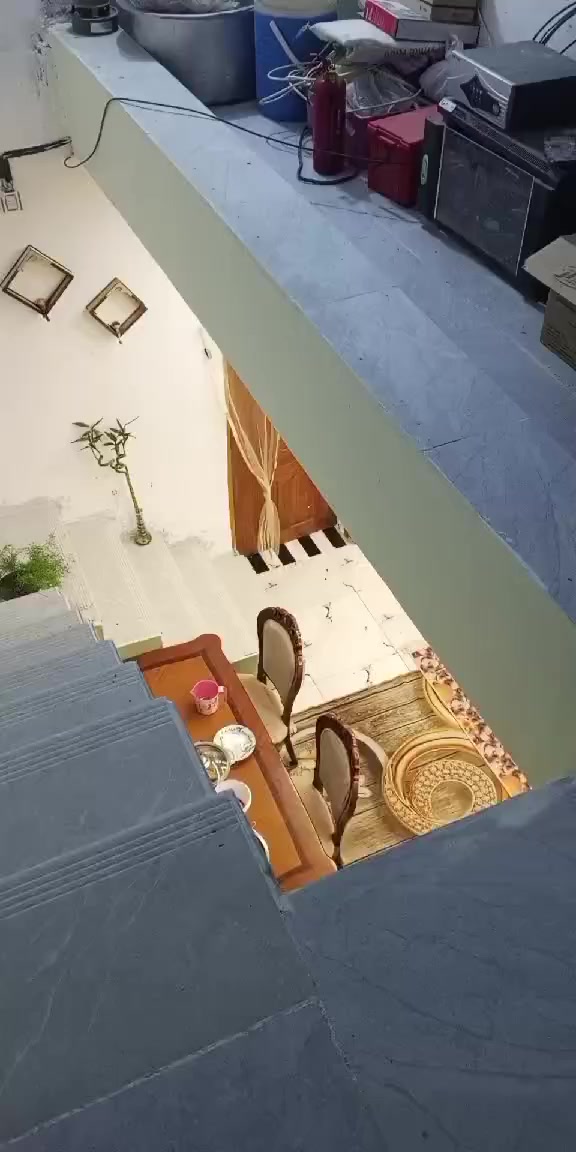 سلام عليكم بيت ٢٠٠متر بلدية معاملة كاملة واصل للتقييم بداية شارع مجمع قنبر وجهه على المتنزه الجديد مقابيلة حديقه تابعه اله السعر ٦٥وبي مجال للستفسار الاتصال ***********
