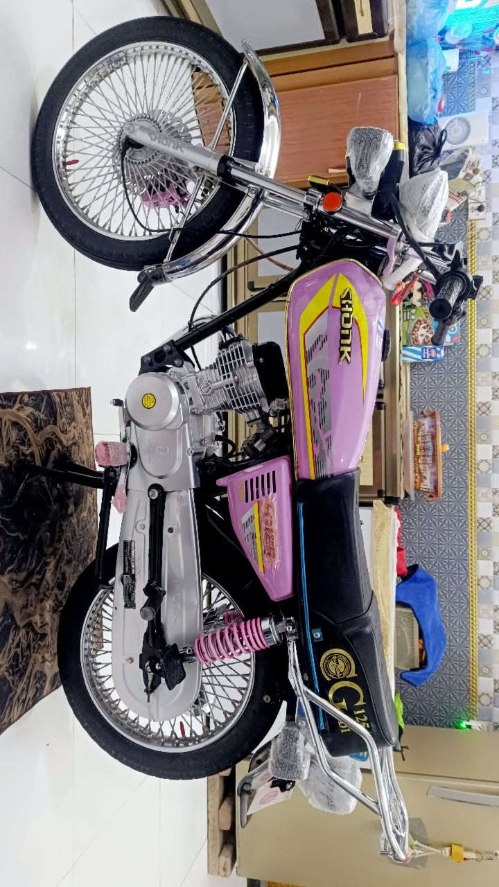 السلام عليكم تايكر موديل 2025 دراجه جديده بعدها بل جيس زلغ مابيه ام الختم شركت سونك باب اول الاصليه لون مميزه ورديه دراجه جديده وصل الوكيل وياها الشراري يتصل مكاني حله شاوي يم فلكت غرفت التجاره السعر مال بيع سعر البيع 675 وهذا رقمي للتصال ***********
