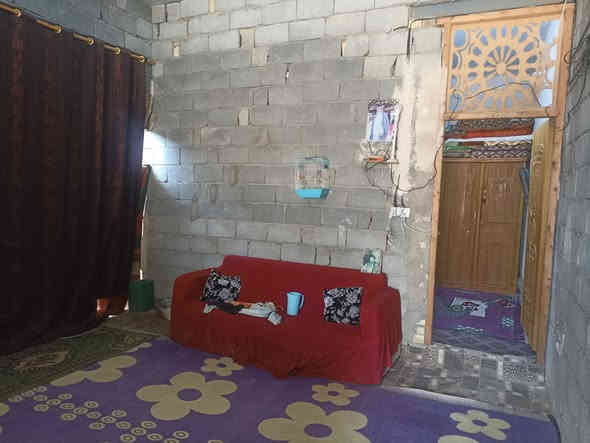 20السلام عليكم بيت 100م للبيع رباط كونكريت ارتفاع 3متر سقف سندويج البيت علنص ماكامل مكان خلف جامعة كربلاء حي الشكر بصف حي تلعفر السعر 18 عقد 35 مسجل يم المختار ***********
