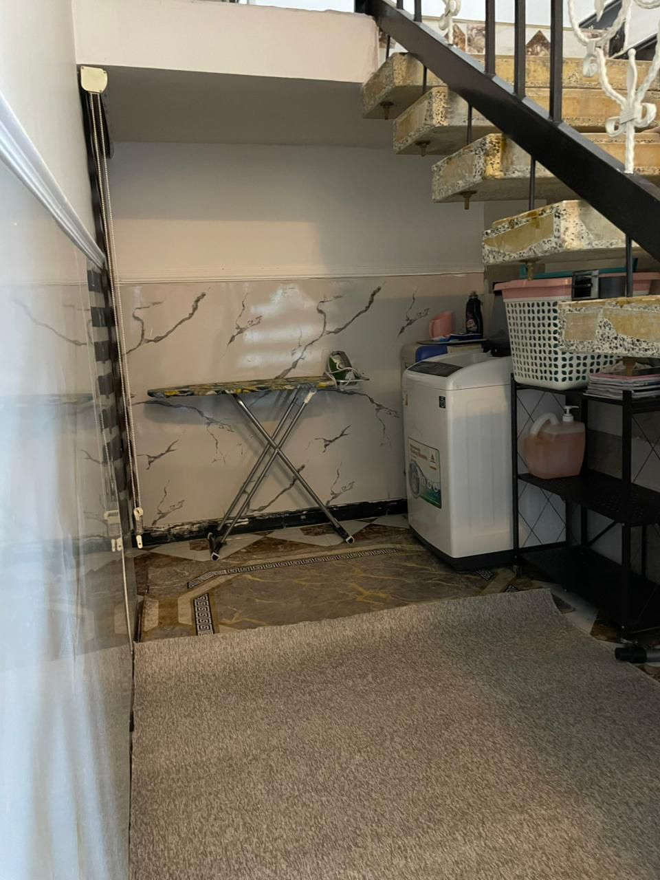 بيت للبيع في مجمع ابن يقطين غرفتين وصاله واستقبال ومطبخ وحمام داخلي وخارجي حر غير مطلوب للاستفسار الاتصال على ***********
