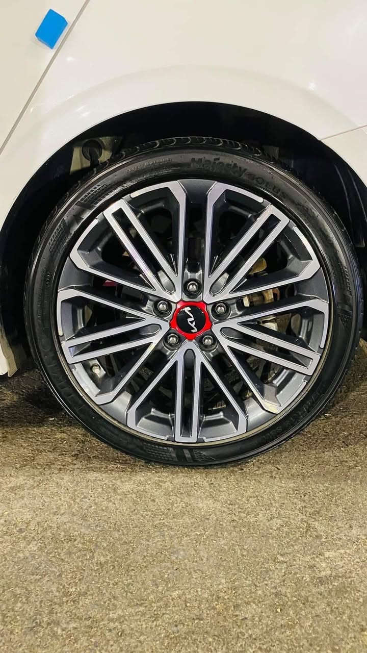 كيا فورتي موديل2022 فئة GT 
التوربو المطلوب اعلى فئة  
مكينه 1.6L توربو
مرقم وجاهز
كير دبل كلج ماشيه 24 الف فقط 

المواصفات 🔰

مقاعد جلد تدفئة + تبريد + كهرباء + ختم GT على التجوه
بصمة تشغيل + ابواب + تشغيل عن بعد + صندوق ذكي 
فتحه سقف + علامة جي تي ليد على الدشبول + كاميرا 

كير شفتر بالستيرن + شاشة كبيرة + ابل كار بلي + اندرويد 
مود درايف 3 وضعيات + سستم صوت هارمن كاردن 
لدات داخليه متغيره الالوان ( بلادي ) + قطعتين تبريد
شحن وايرليس + دركة D شكل رياضي مع ختم GT 

حساسات خلفية + فول رادار امامي + جانبي + خلفي 
تحديد مسار + كروز سرعه + قياده ذاتيه + اوتو هولد
بريك بصمه + نقطة عمياء + دبل اكزوز + ويل كب سبورت

وكلش هواي امور بعد معروفه الجيتي بمميزاتها.
السعر / ١٨٧ وبي مجال
صور الضرر مرفقة بدون اربك بدون دواخل 

📍 مكان السياره / موصل وبرطلة
للاستفسار ***********
***********
