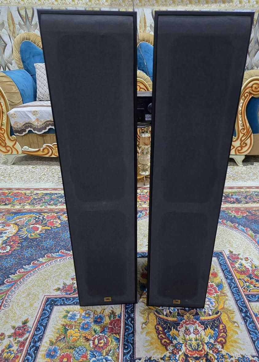 سماعات JBL ATX30  
6 اوم لكل سماعة  
ارتفاع 87cm , عرض 20cm ,  عمق 29cm
للتواصل على الخاص Haider Saif


**إذا كنت صاحب هذا الإعلان وتريد حذفه لأي سبب، رجاءا أرسل رسالة إلى الدعم الفني**