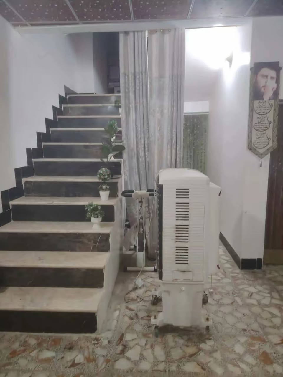 بيت بحي الرحمه 
130 متر ركن على شارعين
خلف مطعم ثابت بلضبط 
سعره 40 وبي مجال


**إذا كنت صاحب هذا الإعلان وتريد حذفه لأي سبب، رجاءا أرسل رسالة إلى الدعم الفني**