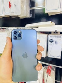 � للبيع: آيفون 11 برو ماكس  🔹 الجهاز نظيف جداً ومفحوص بالكامل 🔹 الشاشة...