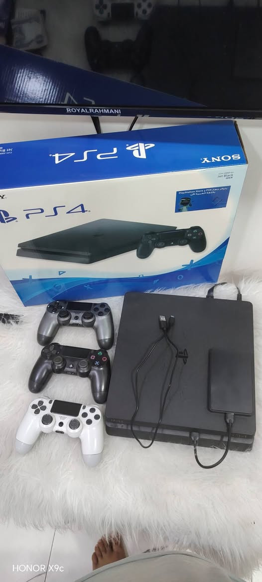 السلام عليكم بلي 4  سلم مهكر نظام 12.50 ذاكرة الجهاز 500 مع هارد خارجي 250 المجموع يصير 750 كيكه تهكير قرص كامل ملحقات كارتونه مع كيبلات التشغيل مع جوستك عدد 3 البلي لوك ستيكر لا مفتوح ولا مصلح مع العاب عدد 14 لعبه العاب كلها عربيه جميع لعبه موجوده ع جهاز عربيه الالعاب موضحه ب صوره
مكاني البصره الحيانيه 
***********
من ضمن الالعاب 
فيفا 26 عربيه
فيفا 19 عربيه
بلاك اوبس 6 عربيه
توب ريدر عربيه
باتيلفيلد عربيه
انشارتد جزئين عربيه
ذويتشر عربيه
