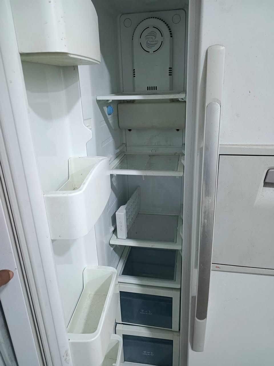 سلام عليكم ثلاجه ام بابين نوعيه زينه نضيفه كلش شرط فحص محتاج وريد بيعه سعره 150وبيه مجال شراي مكاني ناصريه مركز
