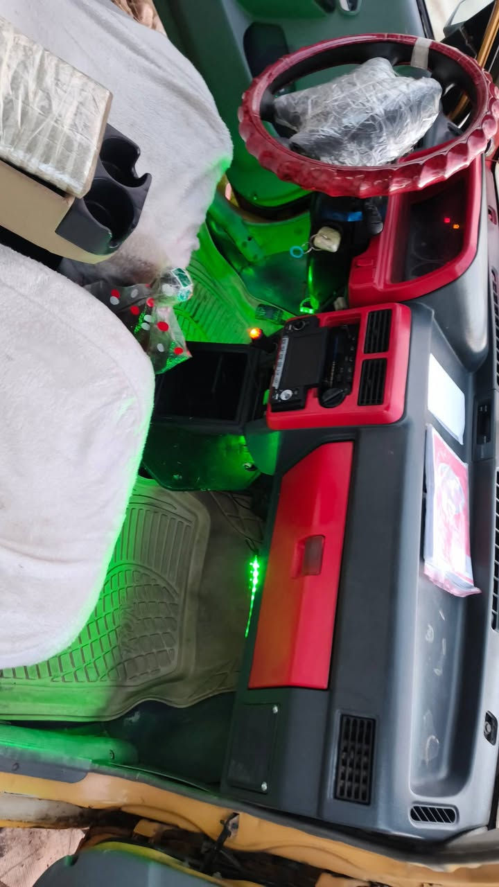 سايبا موديل 2009
سنه وي پلاستيك به شرتي حاسيبه و ئه وليات بيتاقه ي بنزيني له گلايه 
گيرومكينه ي به شرت نه دوكه ل نه بو غار هيجي نيه به شرت 4تايه ي تازه كامل كارباي به شرت 
شوين;چمچه مال بو زانياري زياتر 
***********
***********
