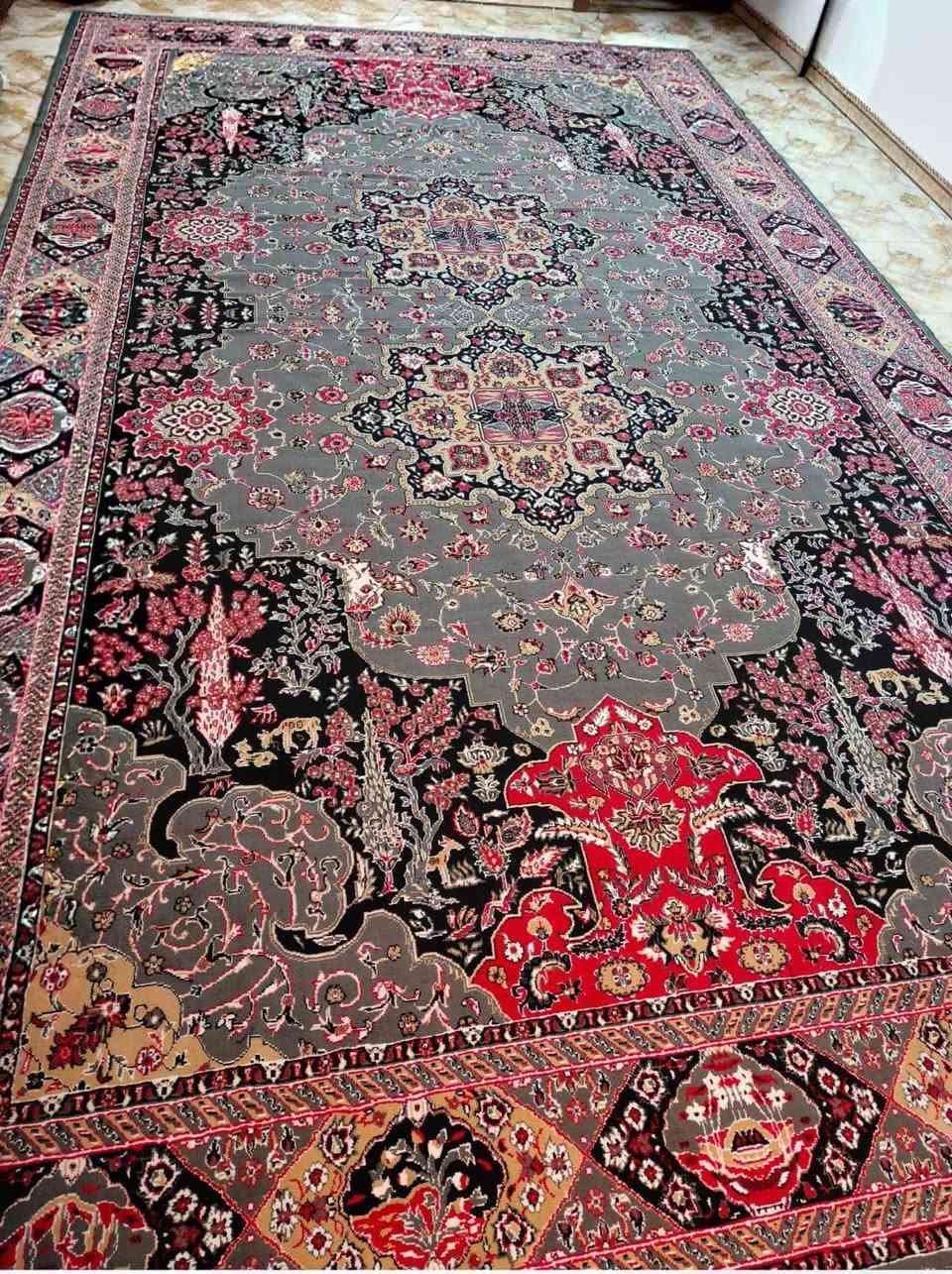 للبيع كنتور ثلاث أبواب صاج أصلي نظيف جدآ
وسجادة إيرانية نظيفة تكفي غرفة وبيها نقاشات جميلة جدا
سعر الكنتور : (١٥٥ الف) وبي مجال بسيط 
سعر السجادة: (٨٠ الف) 
العنوان : تكريت حي التجنيد 
الاتصال : ***********
