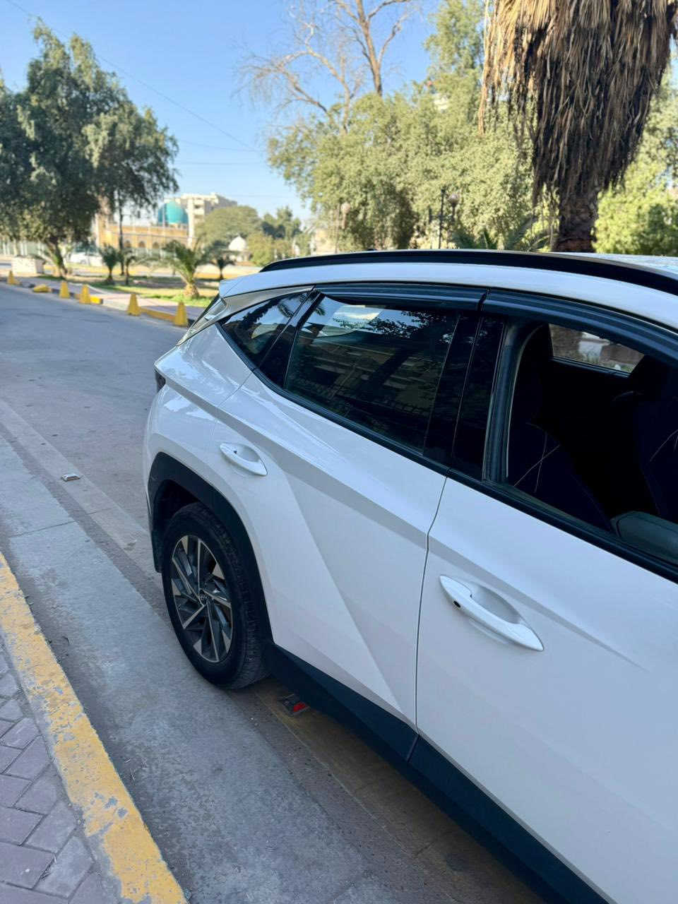 سلام عليكم  بيع مستعجل ‼️‼️‼️‼️
توسان خليجي موديل 2020 شكل ال23 للبيع السيارة ماشية 109  الف سيارة سونارها موضح بالصور  فول عدة البنوراما 
المواصفات :- 
بصمة 
ثنين كشن كهرباء 
سايد بريك دكمة 
حساسات 
ثلاث انضمة قيادة 
مانع تزحلق 
صعود منحدرات 
مري شفط 
قطعتين تبريد 
اوتوهولد
بردة خلفية 
اشاير بالمري 
كامرة خلفية دوارة 
شاشة حجم كبير 
تبريد ثلج 
عنوان :- بغداد / الاعظميه 
السعر 177 ورقة بي مجال
مكلف بالنشر
الاستفسار ***********
