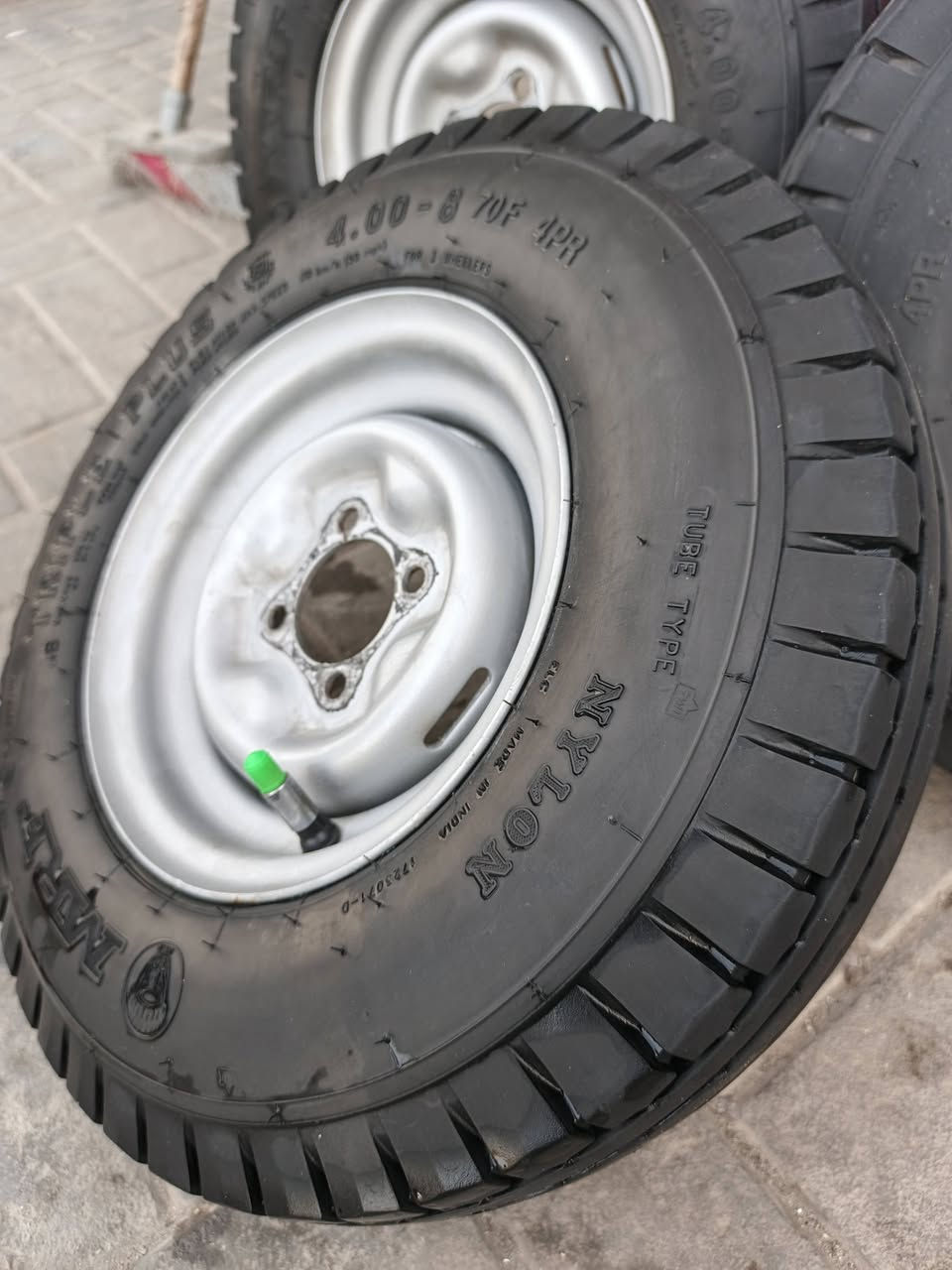 ويلات أبو الفتحه وتايرات جبلي جدد مستخدم أقل شهر سعر الواحد 35 رقمي ***********
