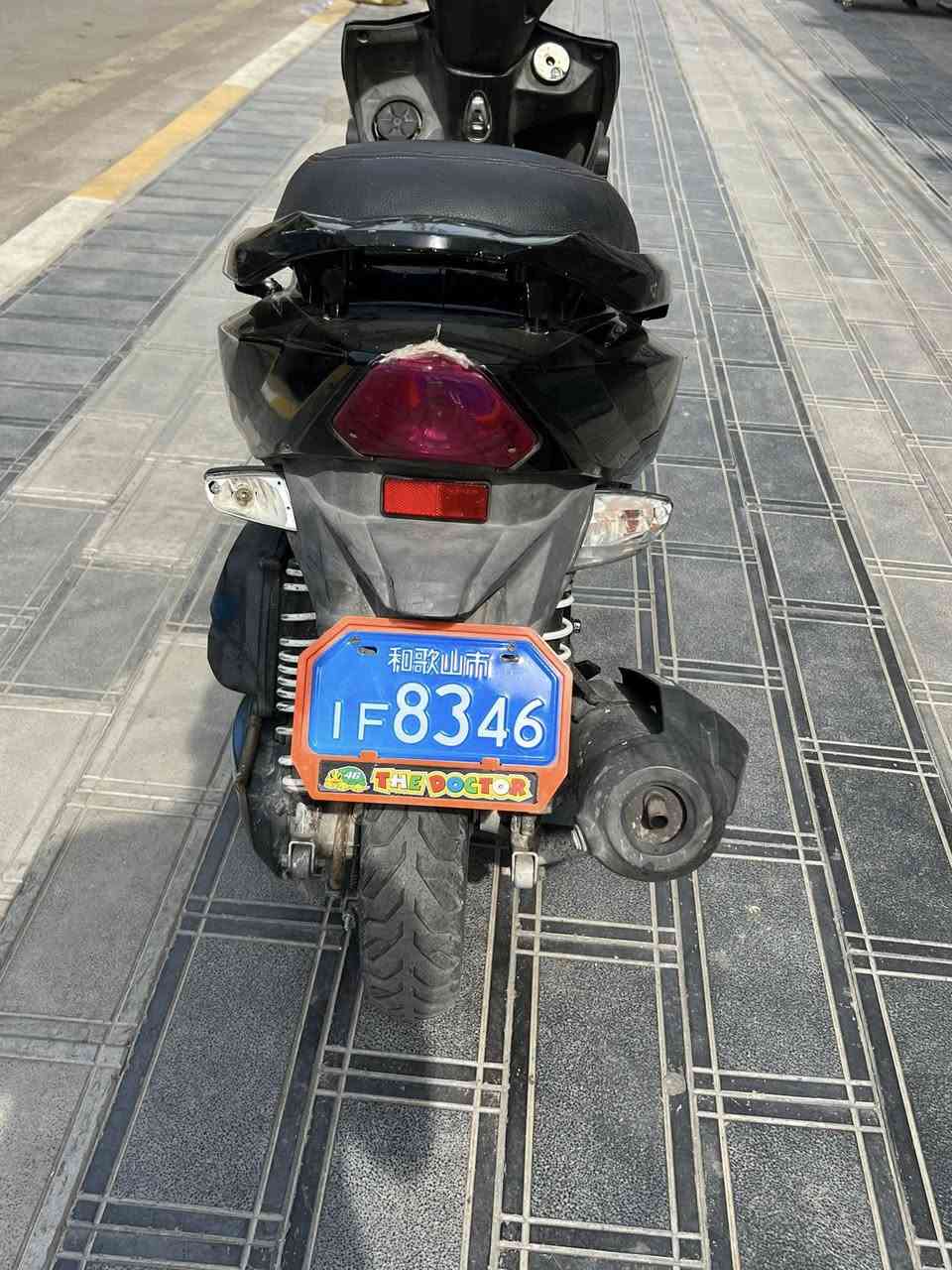 سلام عليكم دراجة ماكس GRT
دراجة ممفتوحة ابد  مكينة ناعمة شلعة معدل مابيها اي نضوح نقصها قفل جنطه وتريشة  
السعر 550وبيها مجال جدا بسيط
مكاني العطيفية او المنصور 
***********
